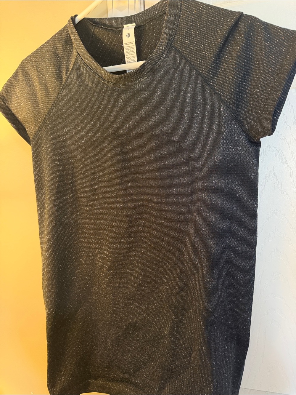 Lululemon sparkly Black Swiftly tee size 8
